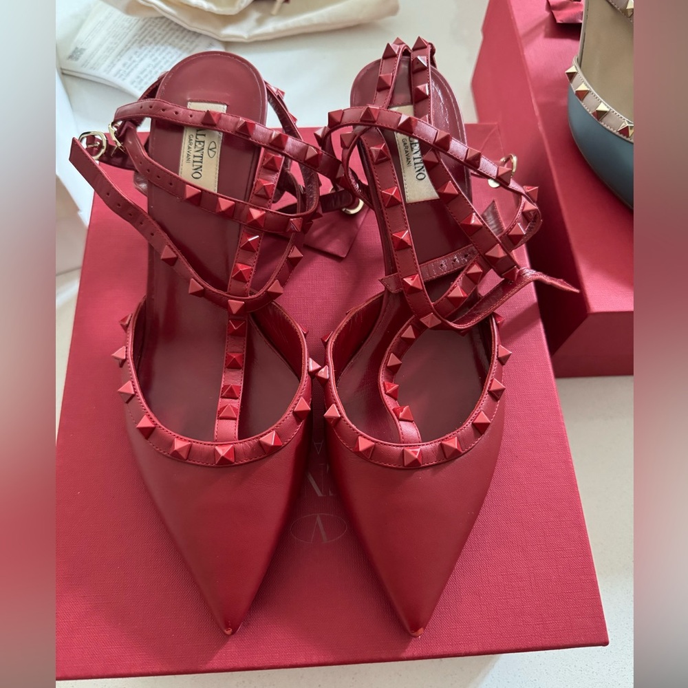 Valentino Rockstud in Red